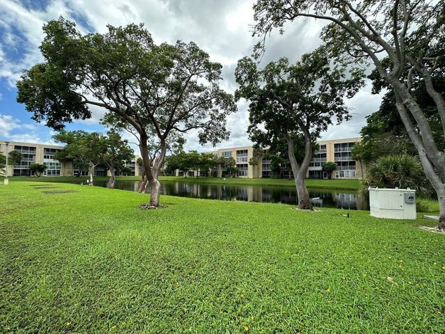 3121 NW 47th Terrace 301, Lauderdale Lakes, FL 33319