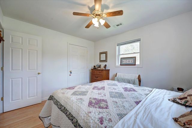 6257 E Calvertville Road, Bloomfield, IN 47424