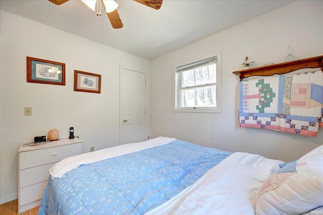 6257 E Calvertville Road, Bloomfield, IN 47424