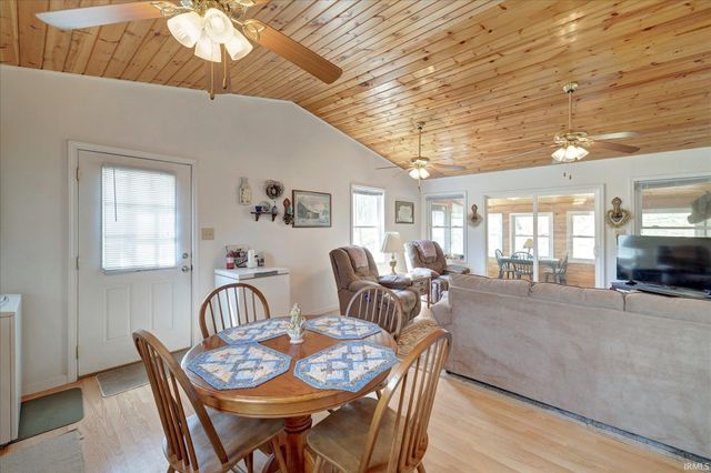 6257 E Calvertville Road, Bloomfield, IN 47424