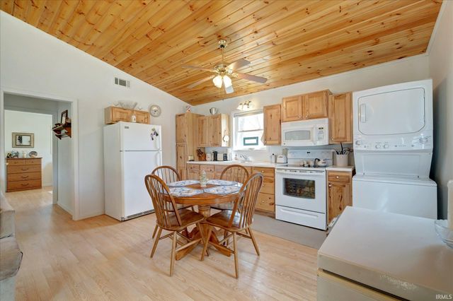 6257 E Calvertville Road, Bloomfield, IN 47424