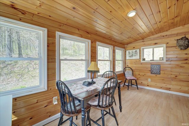 6257 E Calvertville Road, Bloomfield, IN 47424