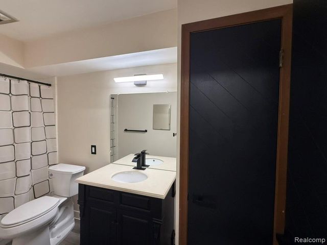 19585 Masonic Boulevard 21, Roseville, MI 48066