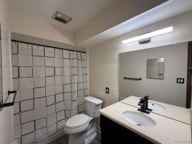 19585 Masonic Boulevard 21, Roseville, MI 48066