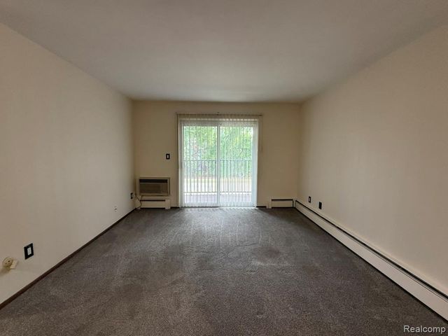 19585 Masonic Boulevard 21, Roseville, MI 48066