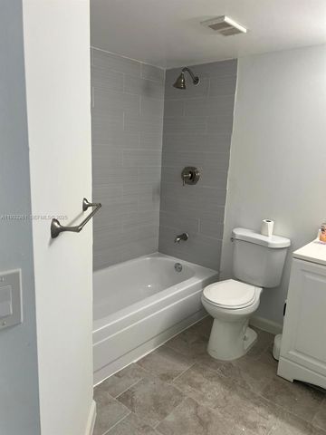 8821 Wiles Rd 306, Coral Springs, FL 33067