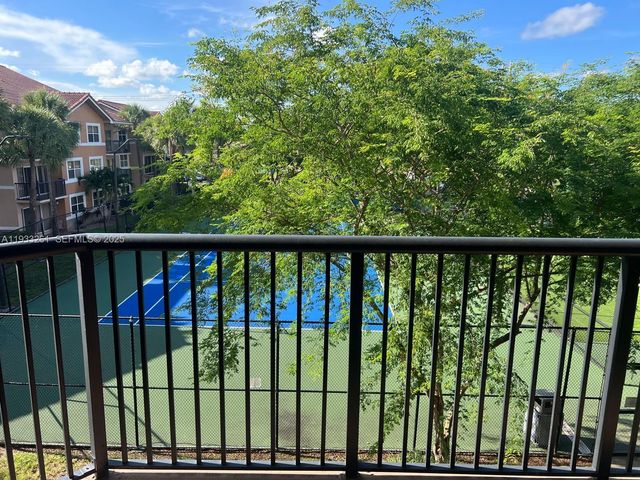 8821 Wiles Rd 306, Coral Springs, FL 33067