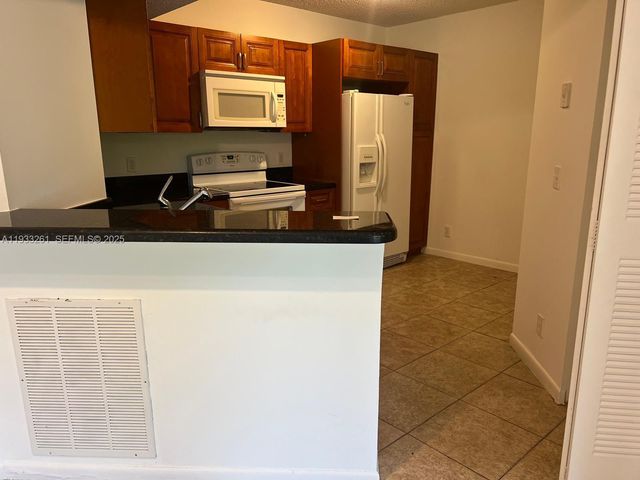 8821 Wiles Rd 306, Coral Springs, FL 33067