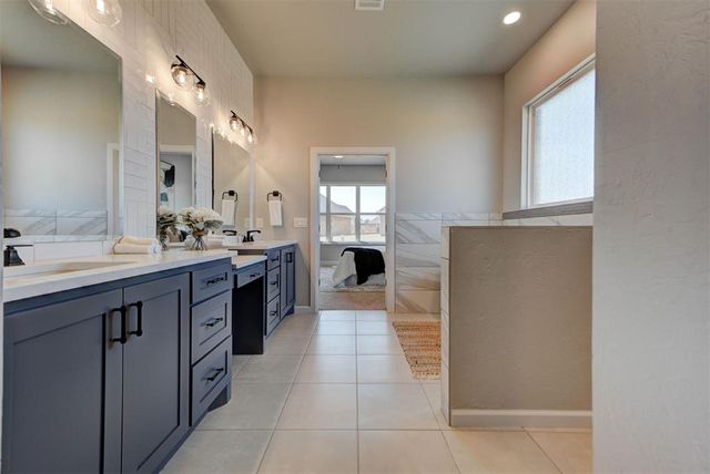 10420 SW 49th Street, Mustang, OK 73064