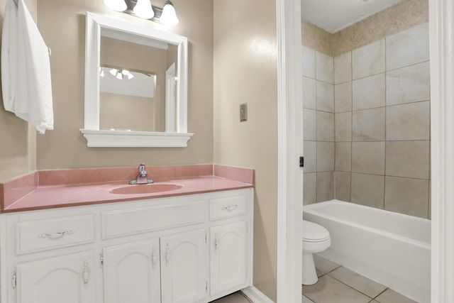 8394 PALM SPRINGS DR, Memphis, TN 38016