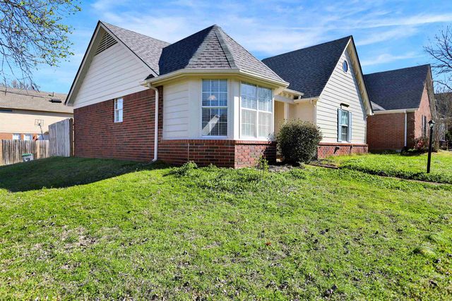 8394 PALM SPRINGS DR, Memphis, TN 38016