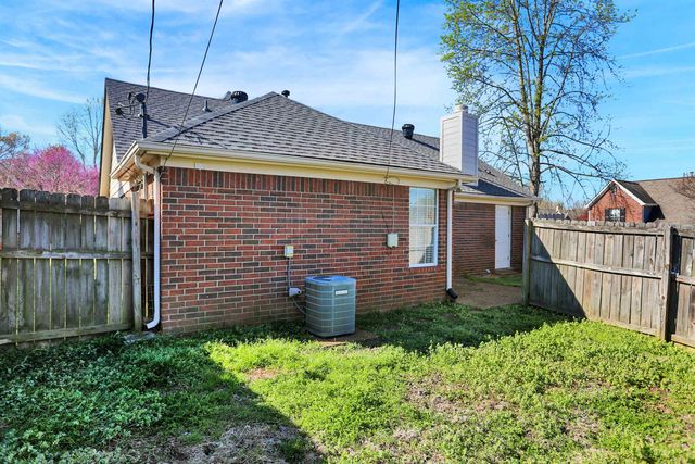 8394 PALM SPRINGS DR, Memphis, TN 38016