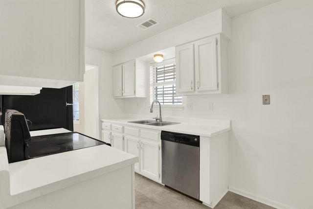 8394 PALM SPRINGS DR, Memphis, TN 38016