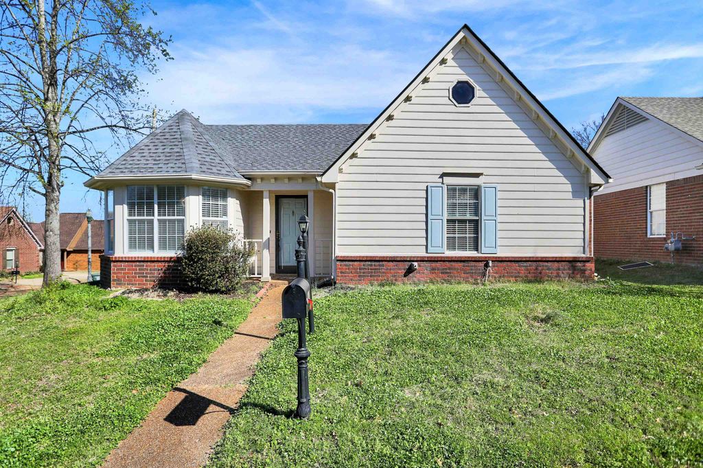 8394 PALM SPRINGS DR, Memphis, TN 38016