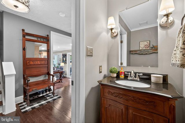 63 RUTHERFORD CIR, Sterling, VA 20165