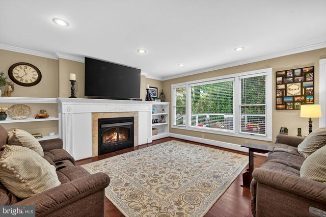 63 RUTHERFORD CIR, Sterling, VA 20165