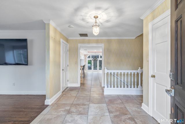 10 White Oak Farm Road, Newtown, CT 06470