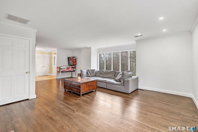 10 White Oak Farm Road, Newtown, CT 06470