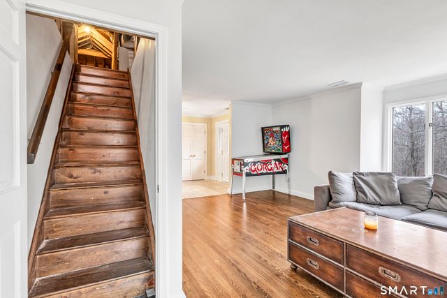 10 White Oak Farm Road, Newtown, CT 06470