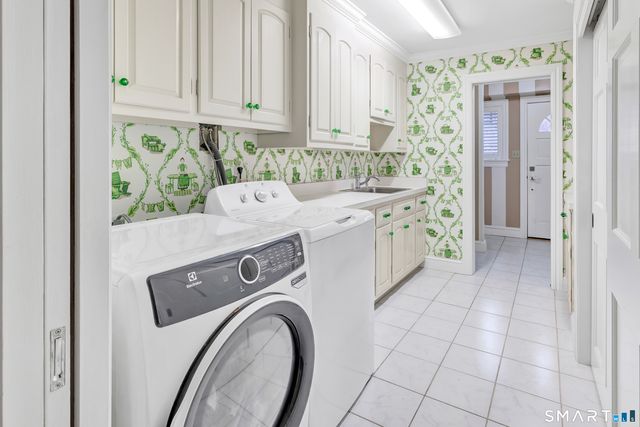 10 White Oak Farm Road, Newtown, CT 06470