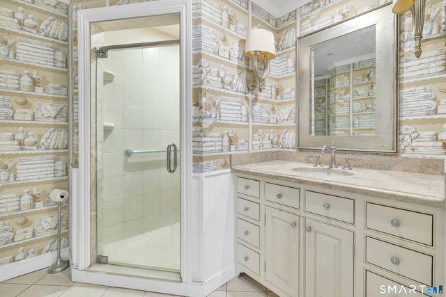 10 White Oak Farm Road, Newtown, CT 06470