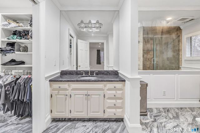 10 White Oak Farm Road, Newtown, CT 06470