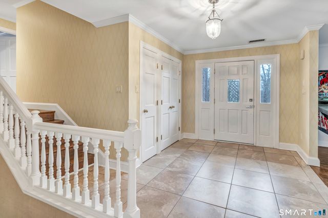 10 White Oak Farm Road, Newtown, CT 06470