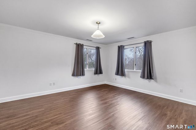 10 White Oak Farm Road, Newtown, CT 06470