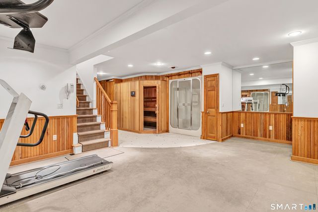 10 White Oak Farm Road, Newtown, CT 06470