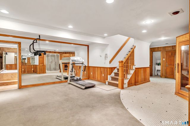 10 White Oak Farm Road, Newtown, CT 06470