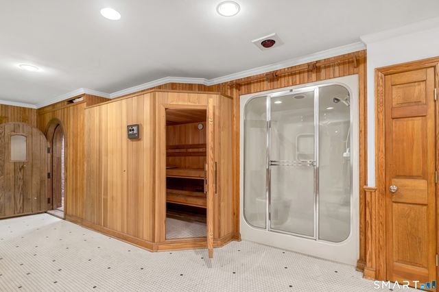 10 White Oak Farm Road, Newtown, CT 06470