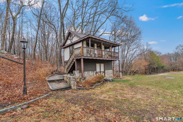 10 White Oak Farm Road, Newtown, CT 06470