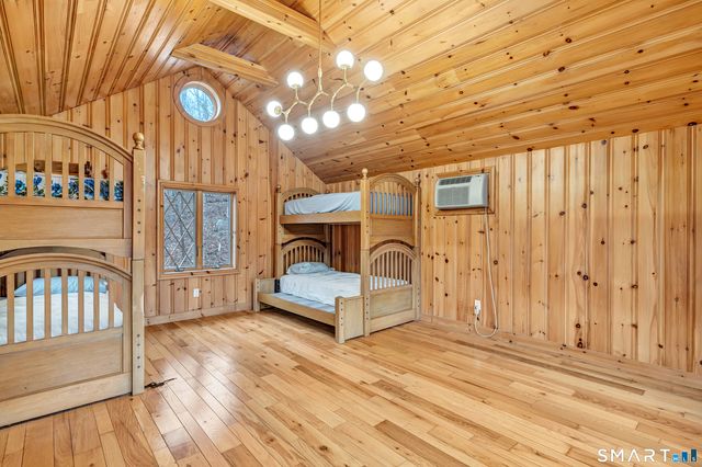 10 White Oak Farm Road, Newtown, CT 06470