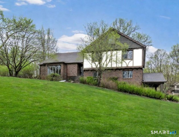 10 White Oak Farm Road, Newtown, CT 06470