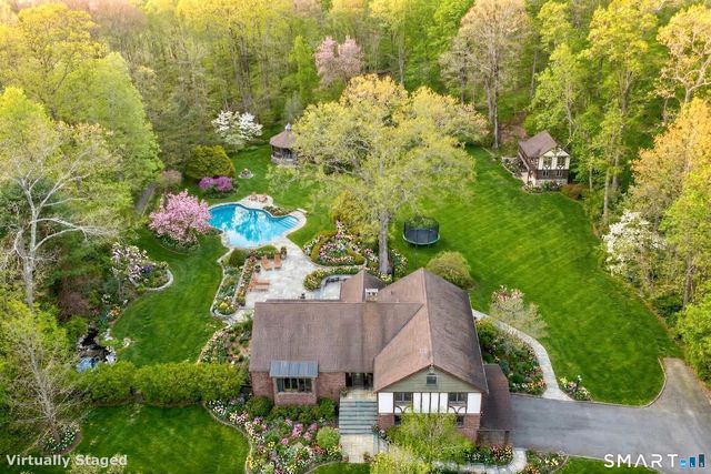 10 White Oak Farm Road, Newtown, CT 06470