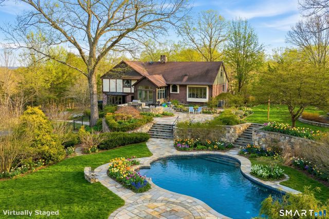 10 White Oak Farm Road, Newtown, CT 06470