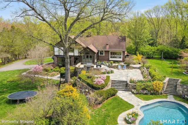 10 White Oak Farm Road, Newtown, CT 06470