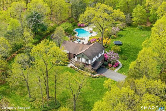 10 White Oak Farm Road, Newtown, CT 06470