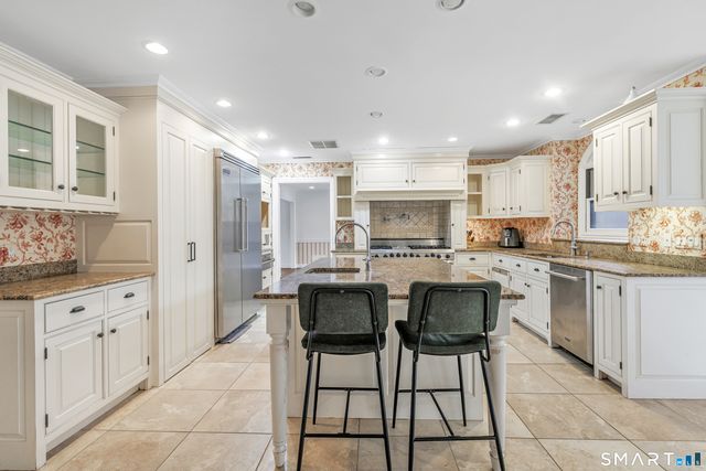 10 White Oak Farm Road, Newtown, CT 06470