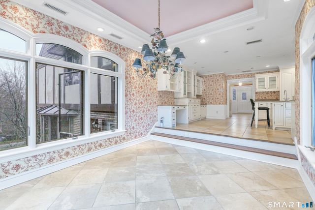 10 White Oak Farm Road, Newtown, CT 06470