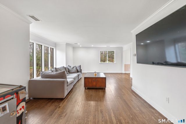 10 White Oak Farm Road, Newtown, CT 06470