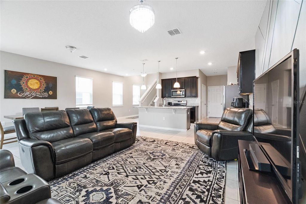 Image 11 of property listing at 15187 WILLOW ARBOR CIRCLE, Orlando, FL 32824