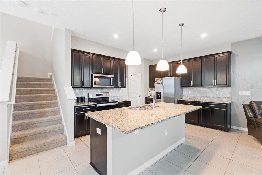 Image 6 of property listing at 15187 WILLOW ARBOR CIRCLE, Orlando, FL 32824