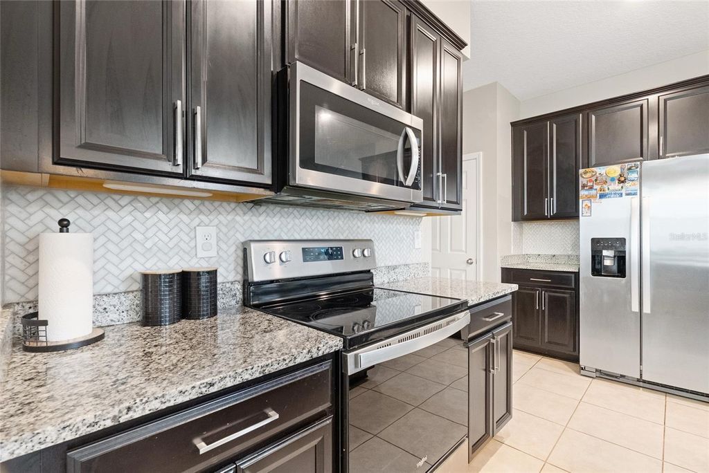 Image 7 of property listing at 15187 WILLOW ARBOR CIRCLE, Orlando, FL 32824