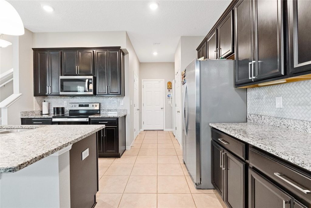 Image 9 of property listing at 15187 WILLOW ARBOR CIRCLE, Orlando, FL 32824