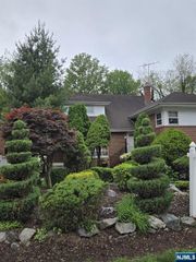 526 Rutland Avenue, Teaneck, NJ 07666