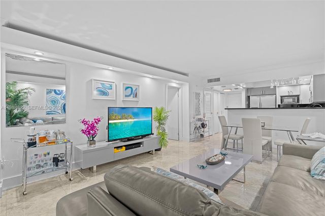 3675 N Country Club Dr 1907, Aventura, FL 33180