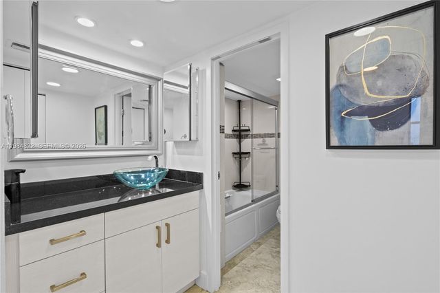 3675 N Country Club Dr 1907, Aventura, FL 33180