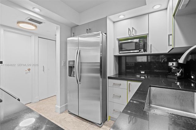 3675 N Country Club Dr 1907, Aventura, FL 33180