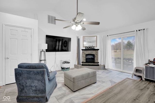 5250 N Camelot Way, North Vernon, IN 47265